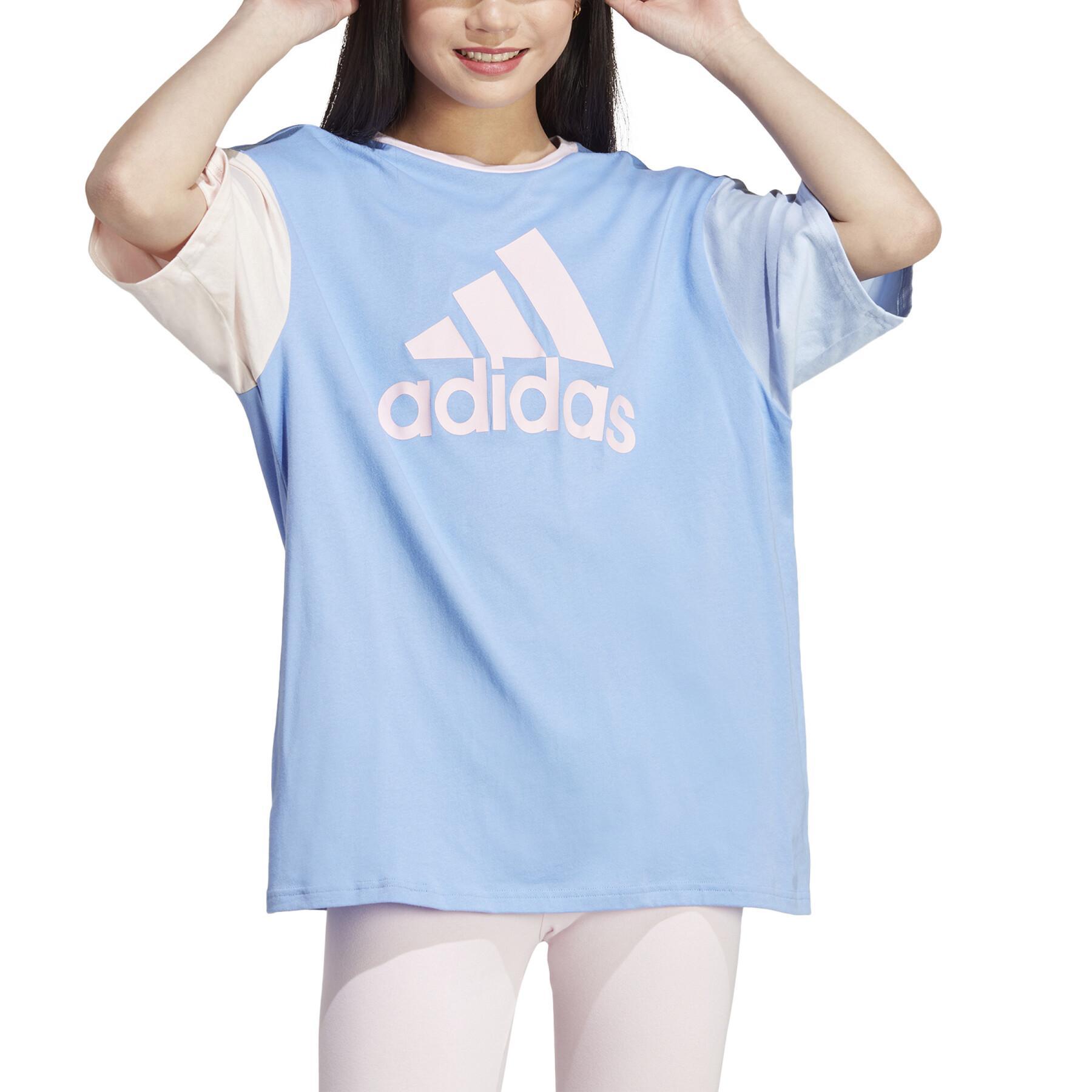 Pojkvän T-shirt för kvinnor adidas Essentials Big Logo